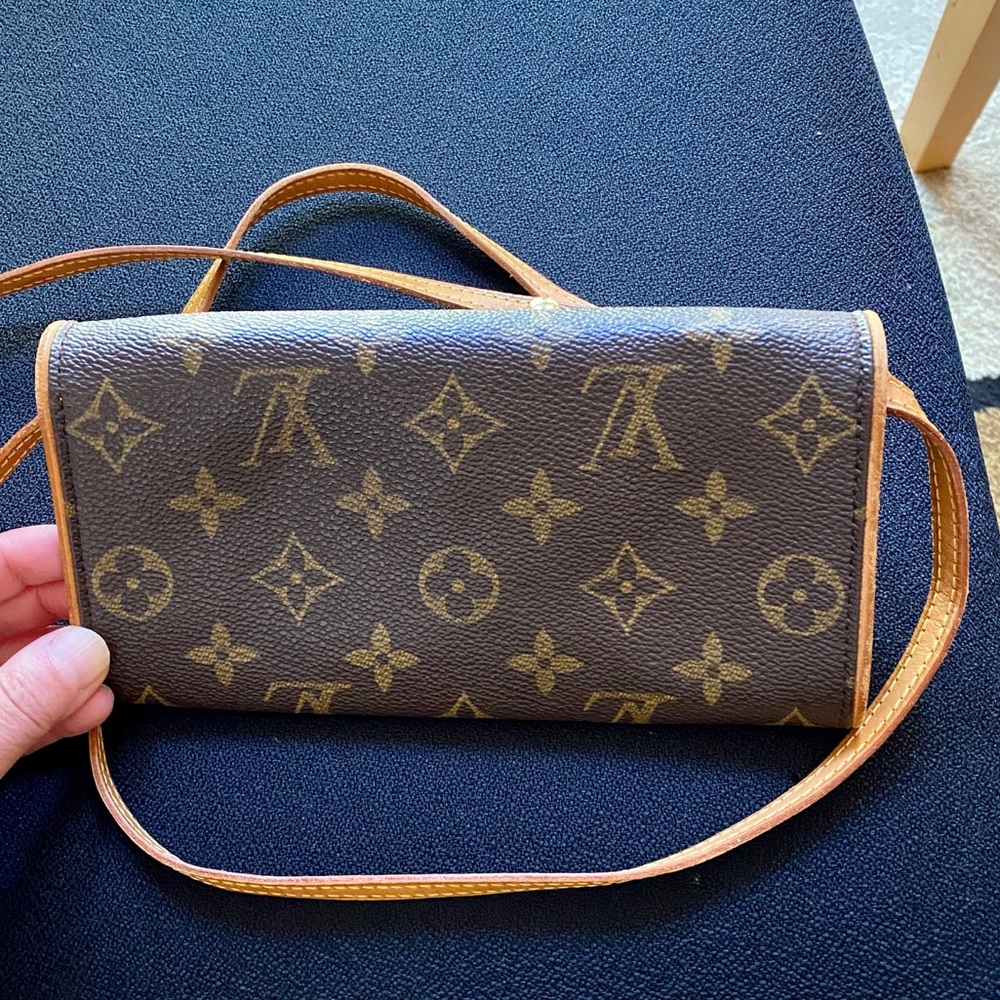 Louis Vuitton pochette